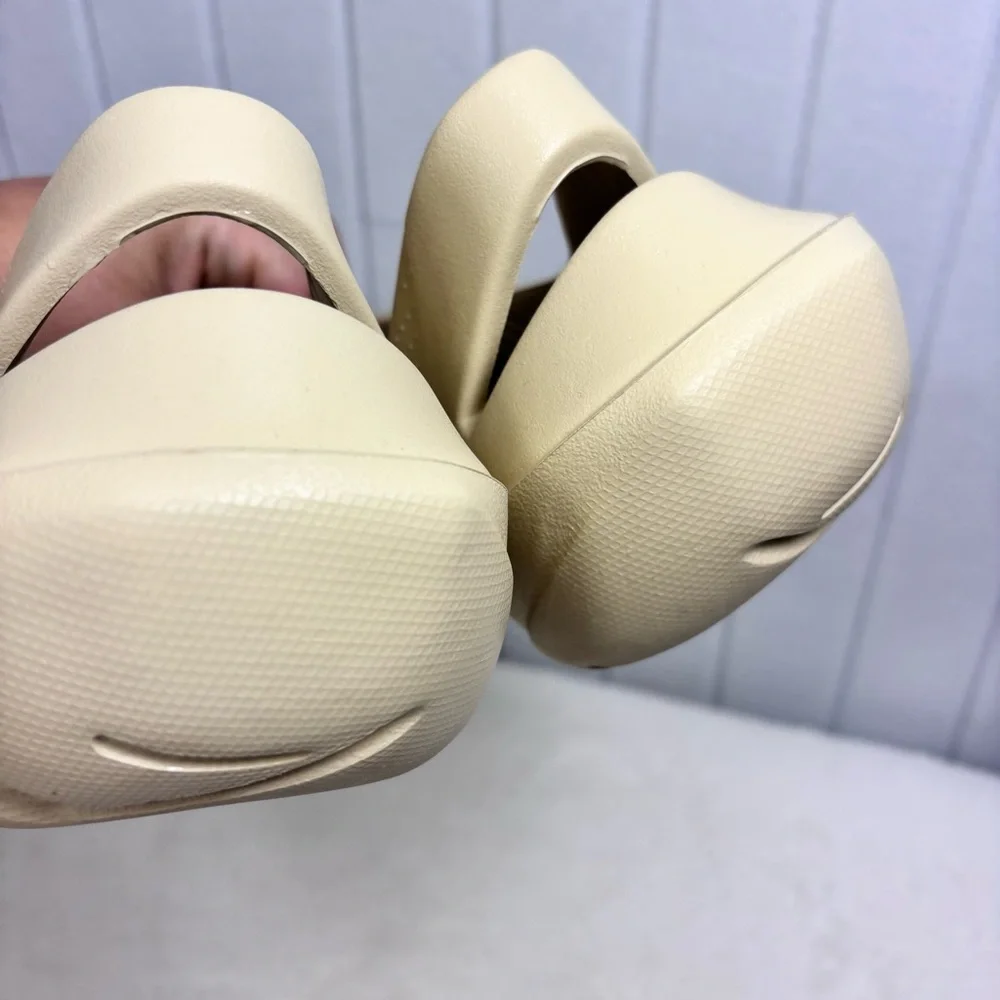 Jordan System.23 Team‎ Gold Men’s Slip On Shoes  Sandals  size 10